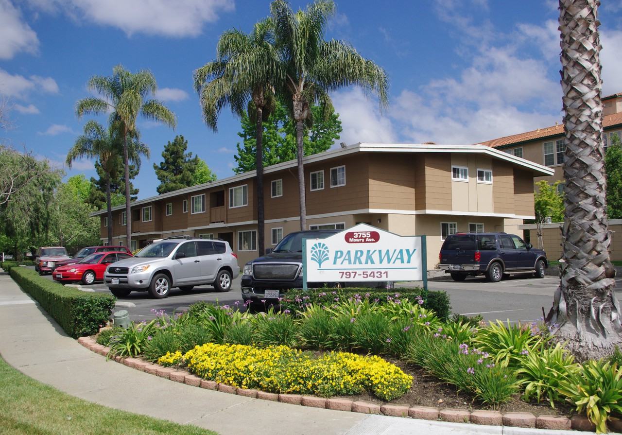 Coronado/Parkway Apartments - Photo 3 of 11