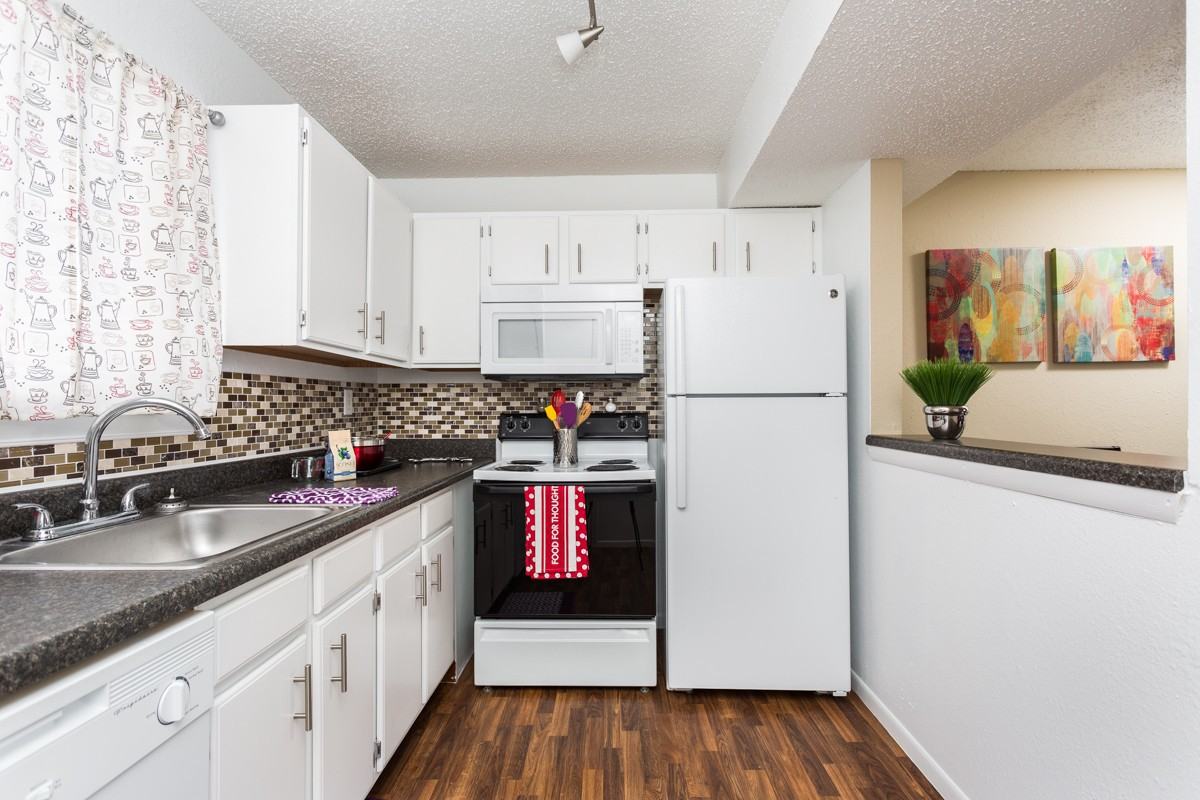 Four Winds Apartments - Photo 2 of 31