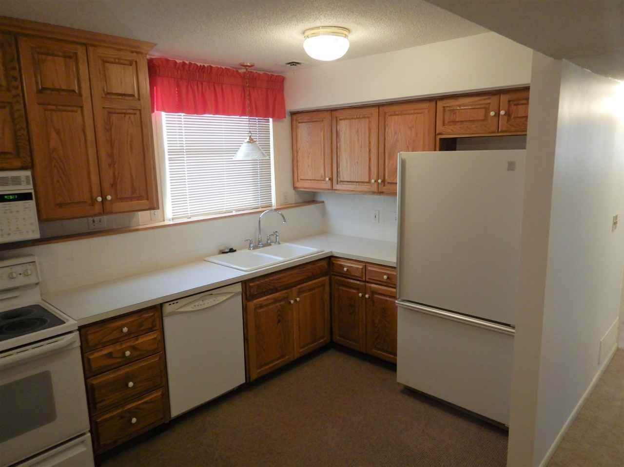 8220 Meredith Ave - Photo 3 of 16