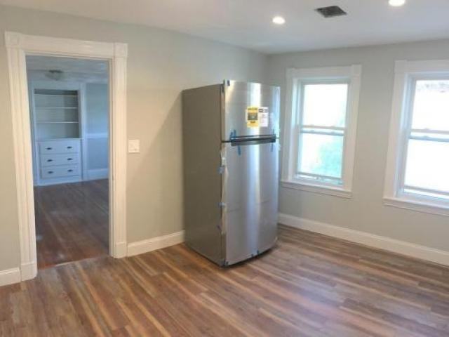 110 Quincy Ave - Photo 3 of 6