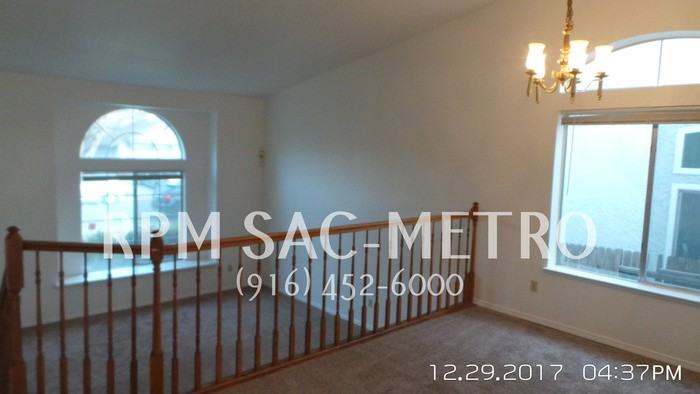 8025 Northern Oak Cir - Photo 2 of 8