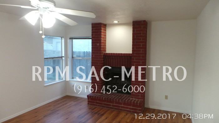 8025 Northern Oak Cir - Photo 3 of 8