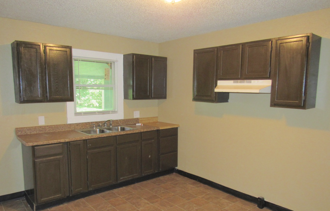 6911 Spruce Avenue - Photo 3 of 9