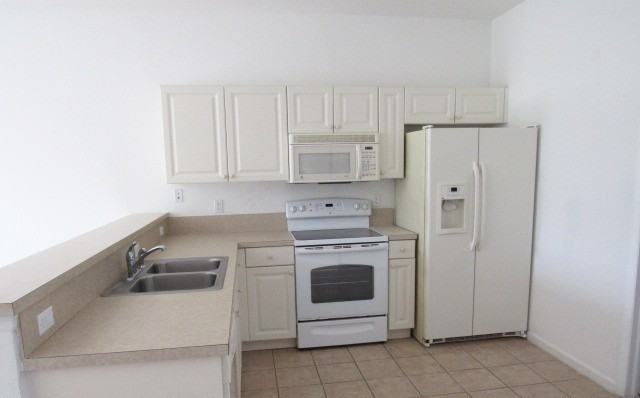 1114 Lucaya Drive - Photo 3 of 9