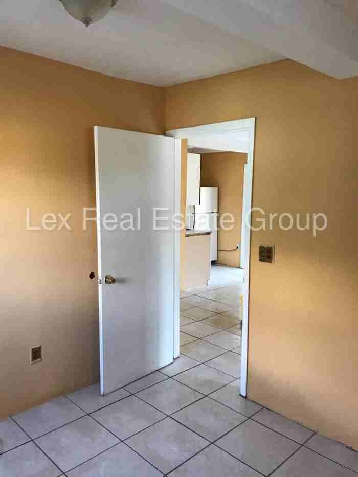 2512 Ave L #B - Photo 3 of 7