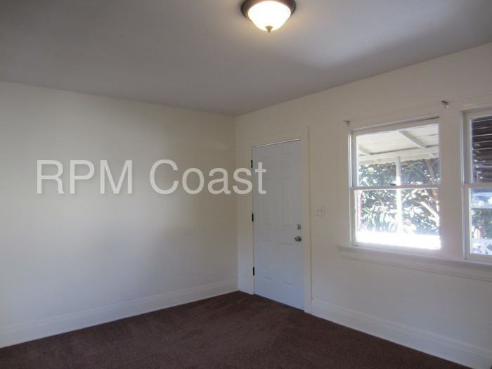 215 S Birch St - Photo 3 of 7