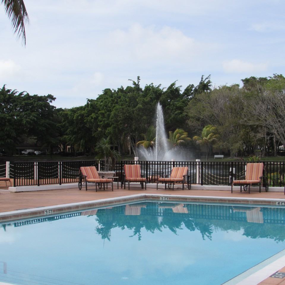 Oasis Naples Apartments - Photo 3 of 46