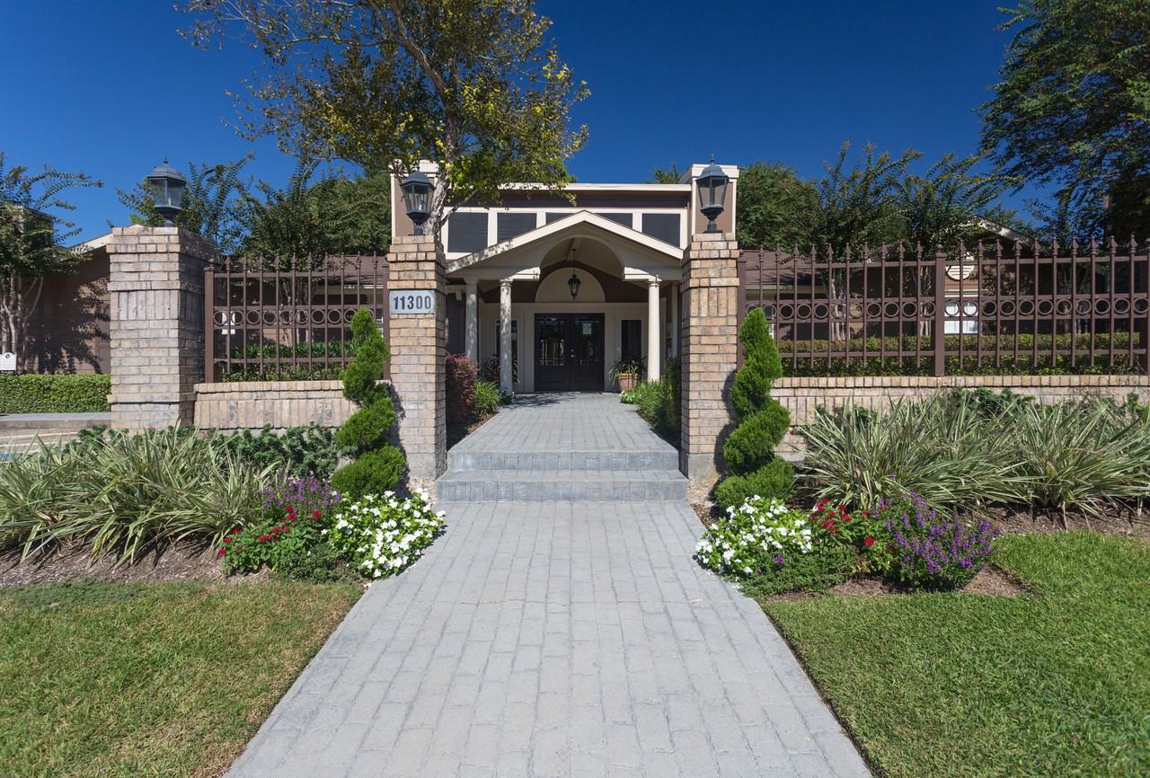 Central Park Regency - Photo 3 of 50