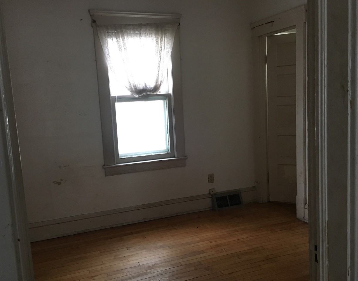 4003 East 57th Street - Photo 3 of 8