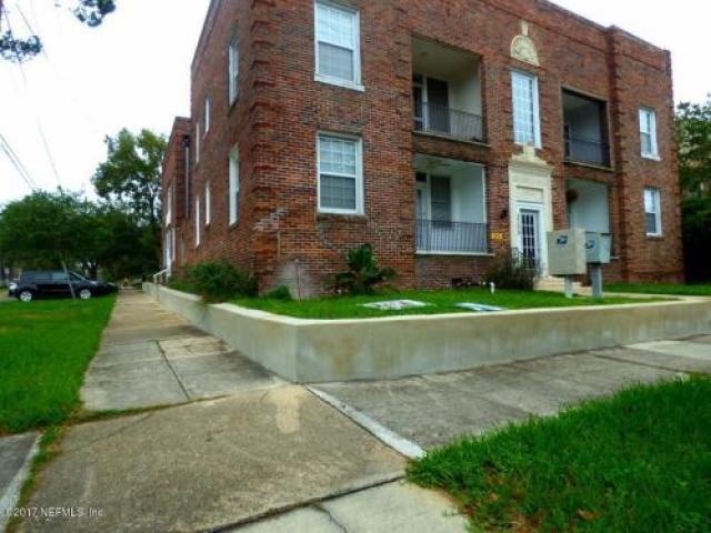2359 Oak St - Photo 2 of 6