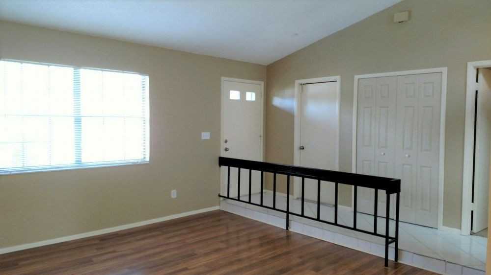 718 Lancewood Dr - Photo 2 of 25