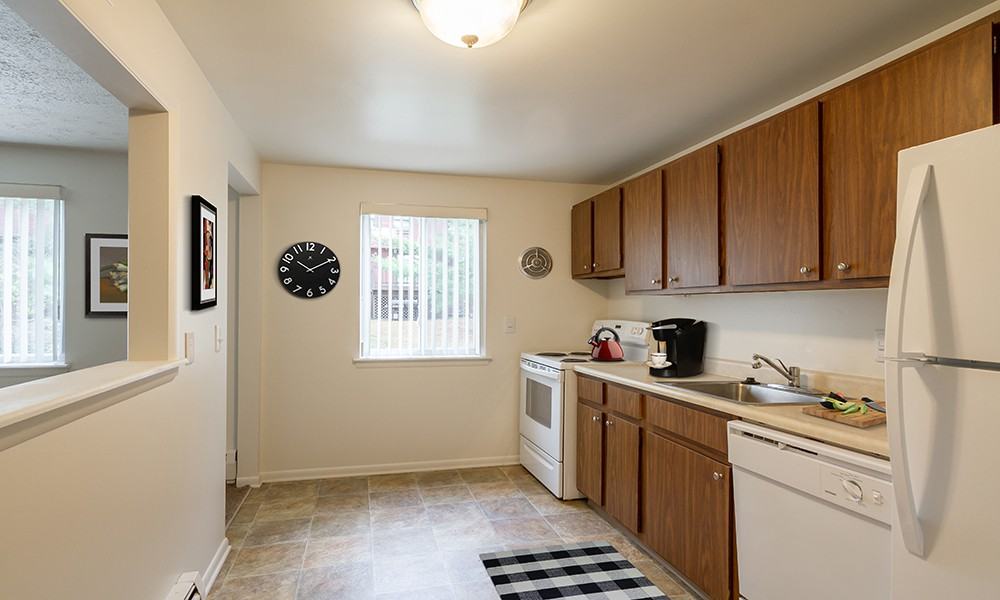 Highview Manor Apartments - Photo 2 of 11