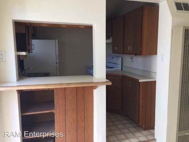 112 E. Aubrey Street - Photo 3 of 5