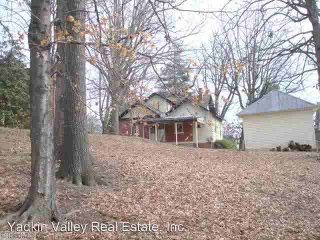 1023 N Main St - Photo 2 of 10