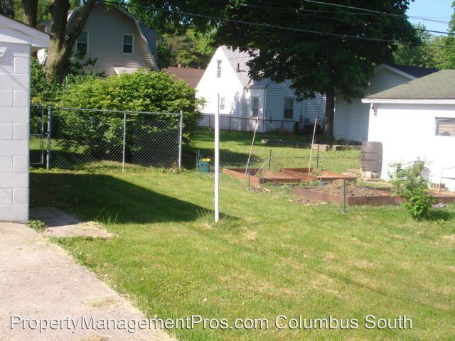 1890 Merryhill Dr - Photo 3 of 19