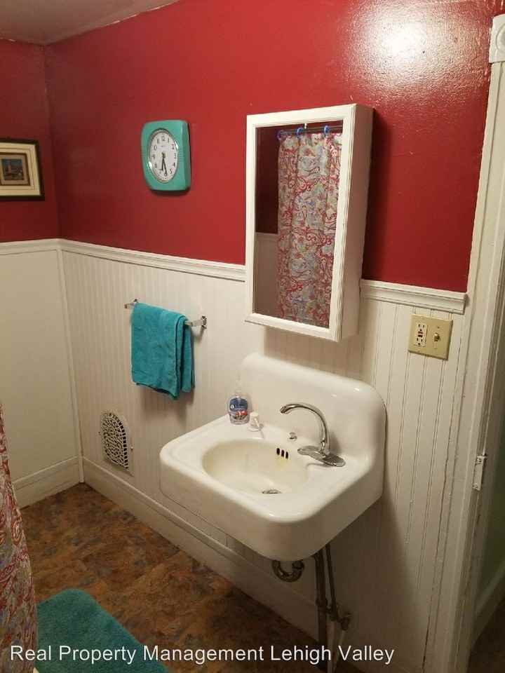 682 S Main St - Photo 2 of 12