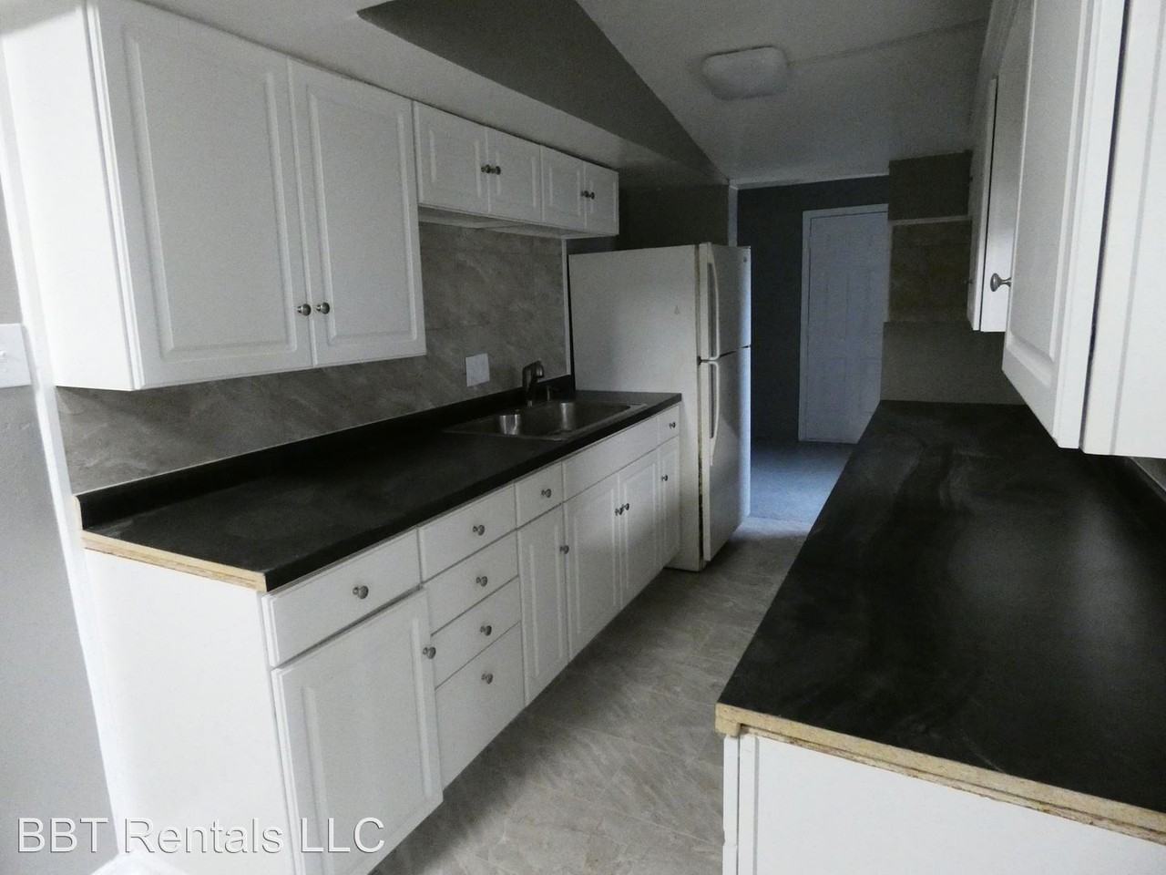 1442 2nd Pl - Photo 3 of 4