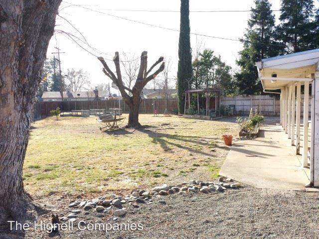 3017 Merle Dr - Photo 2 of 12