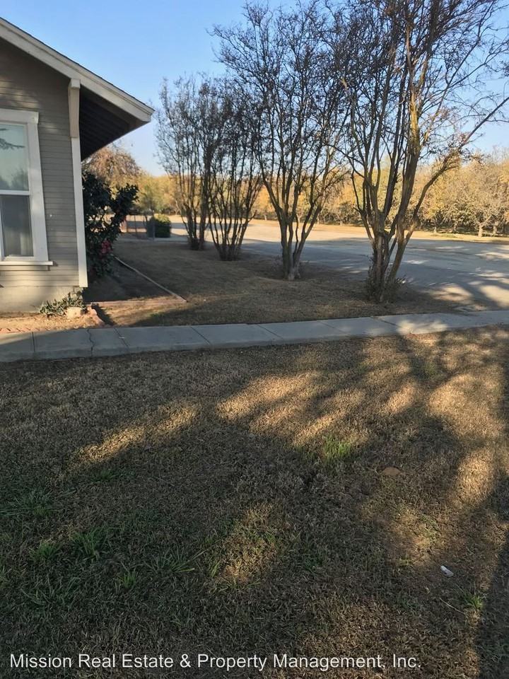 15035 Western Ave - Photo 3 of 13