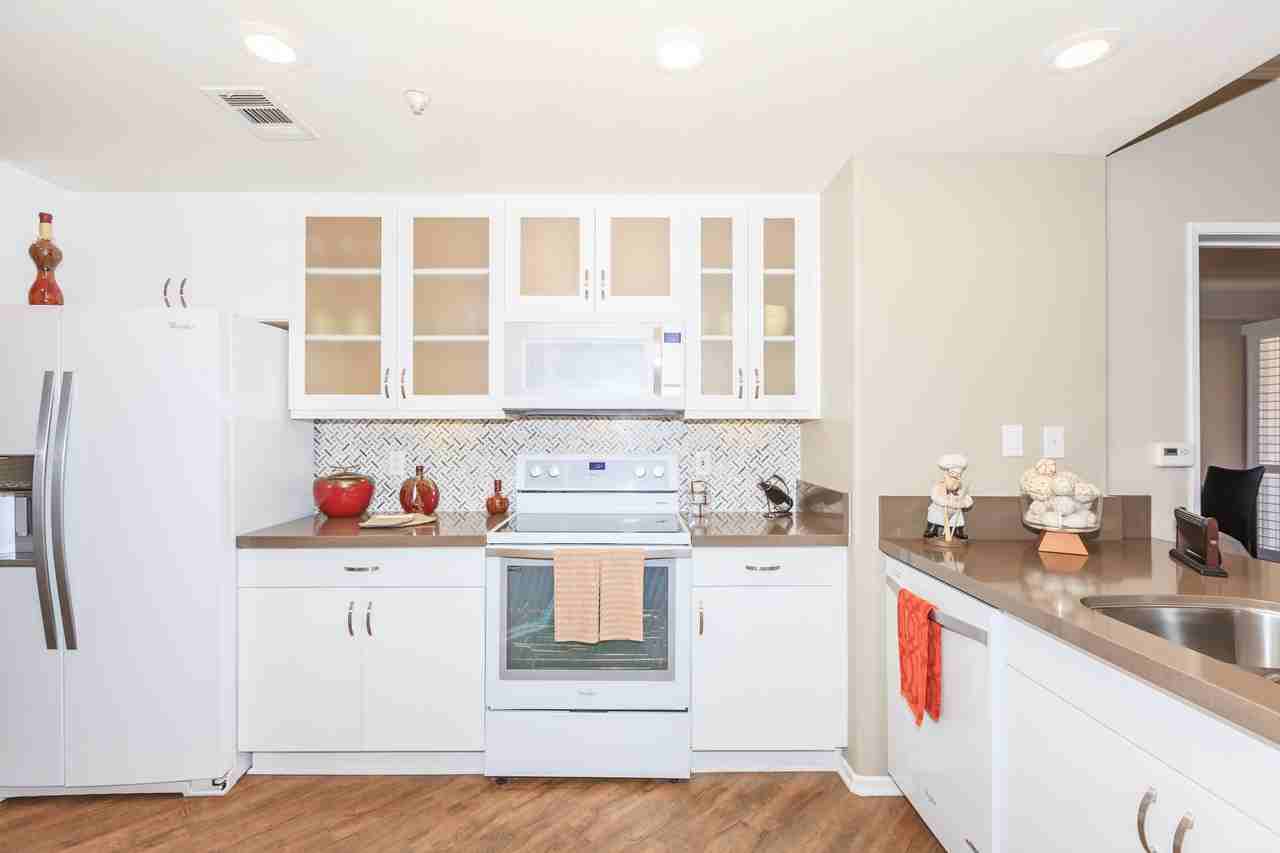 Regents La Jolla - Photo 2 of 18