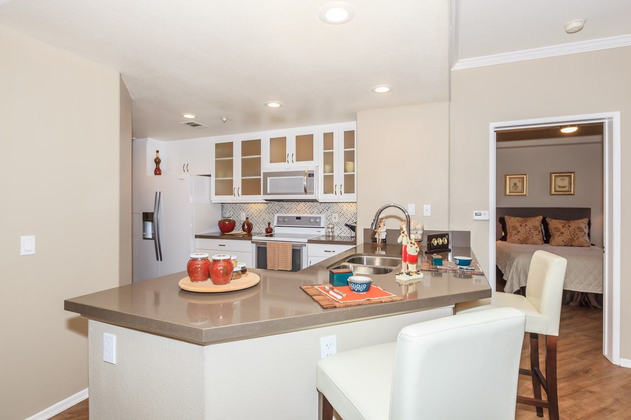 Regents La Jolla - Photo 3 of 18