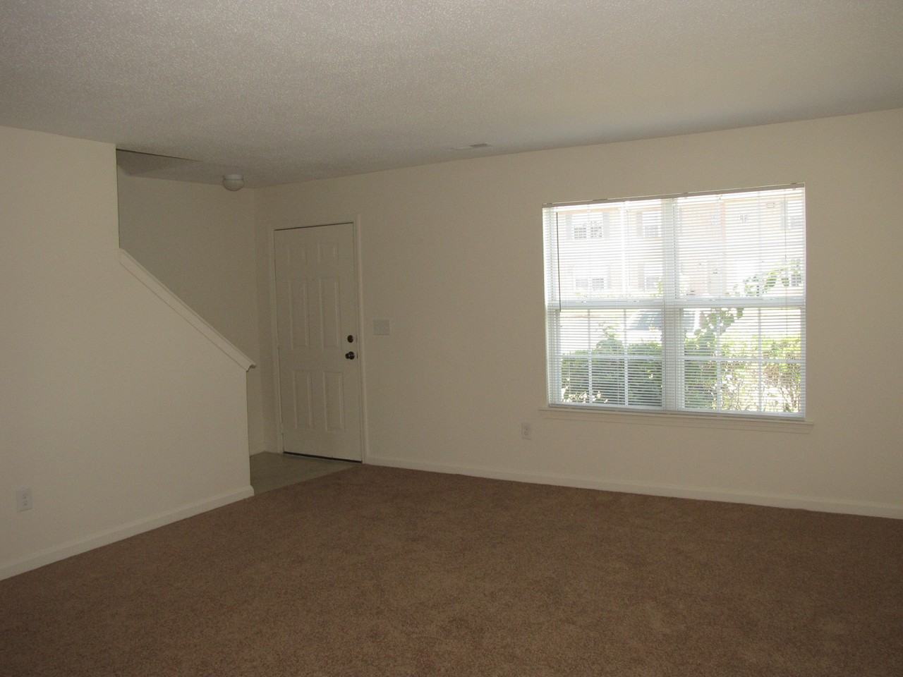 Huron Heights / Huron Ridge - Photo 3 of 17