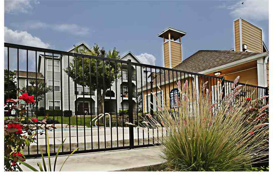 Callaghan Crossing Apartments 3631 Callaghan Rd, San Antonio, TX