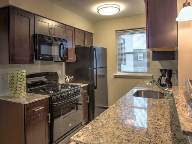 Greene Manor - Photo 2 of 7