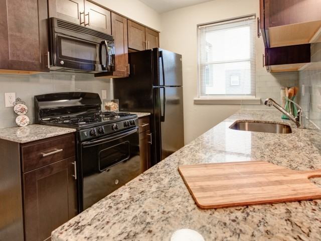 Greene Manor - Photo 3 of 7