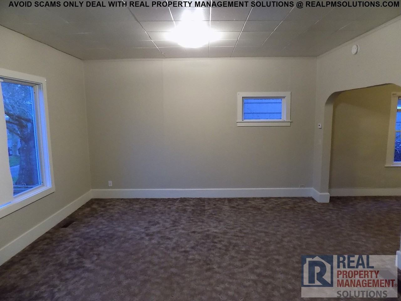 1701 Se 43rd Ave - Photo 2 of 20