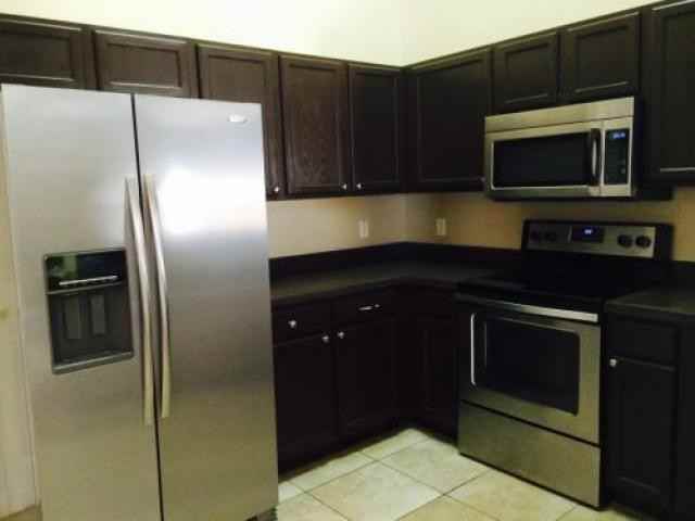 621 Hampshire Ln - Photo 3 of 6