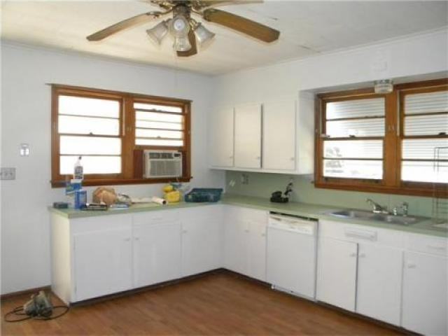 621 W 22nd Ave - Photo 3 of 6