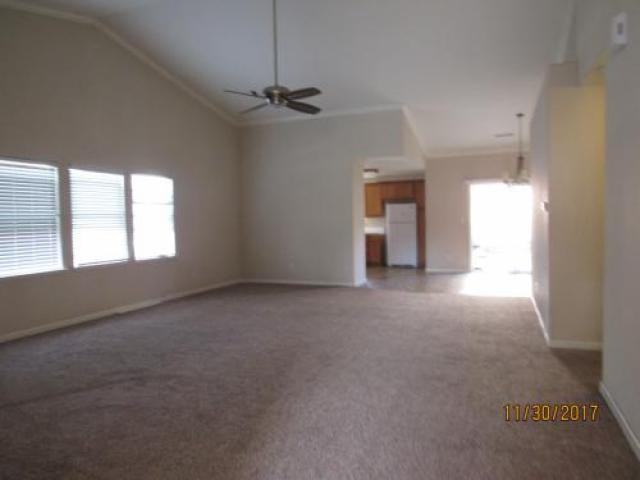 965 Country Ln - Photo 3 of 3