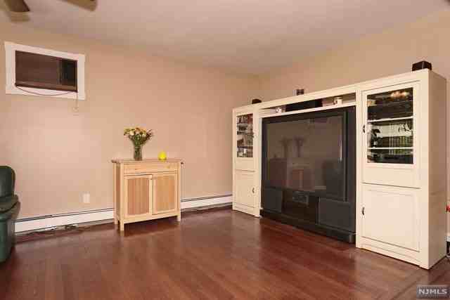 71 Chestnut Ave - Photo 3 of 11