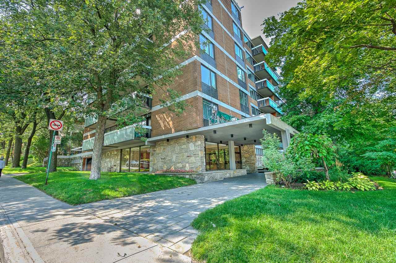 900 Avenue Rockland - Photo 2 of 3