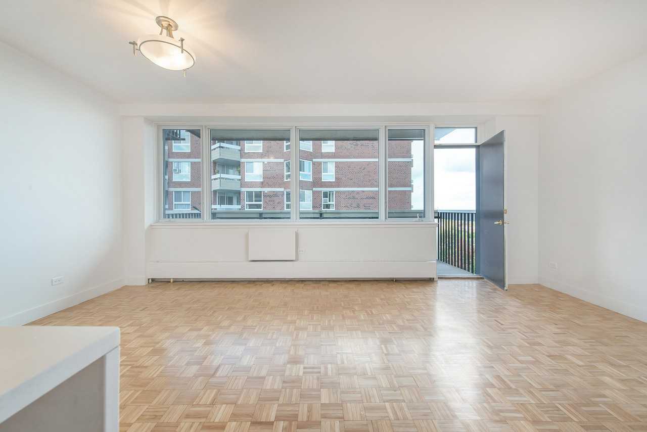 900 Avenue Rockland, Montréal, QC H2V 3A3 2 Bedroom Apartment for