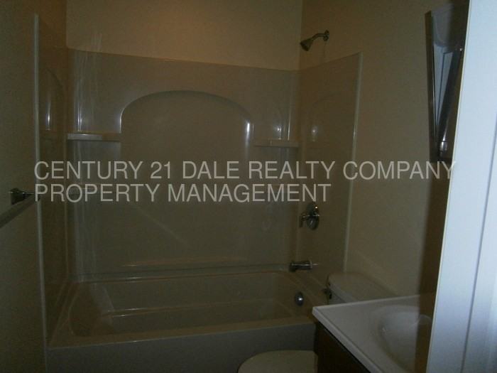 201 N School Pl - Photo 3 of 6