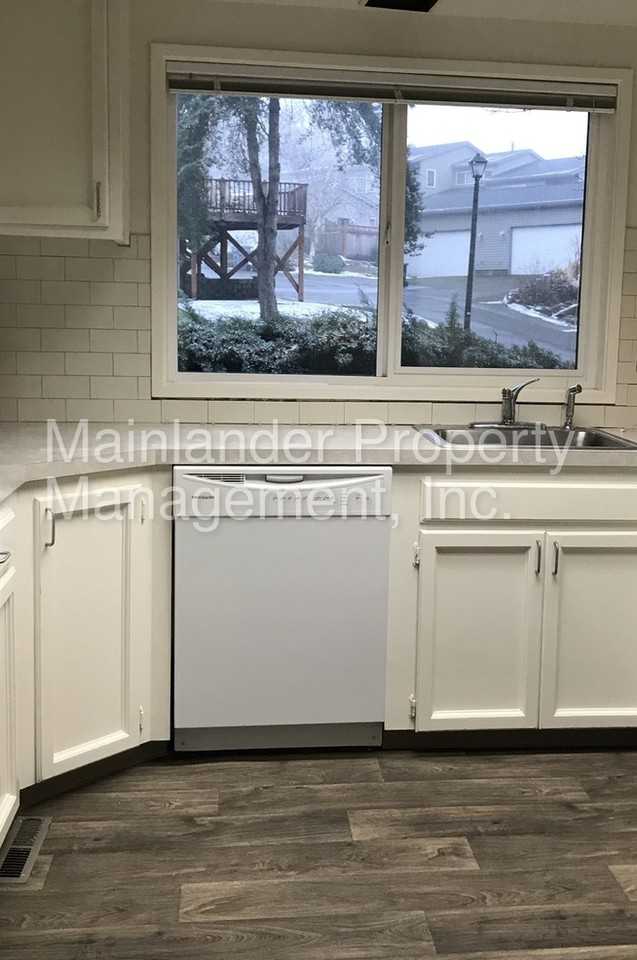 6236 Meridian Cir - Photo 3 of 10