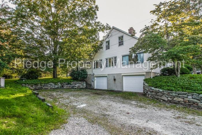 913 Storrs Rd - Photo 2 of 20