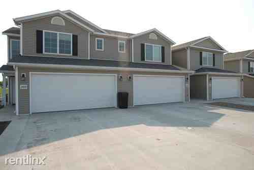 1422 E Avenue E - Photo 2 of 8