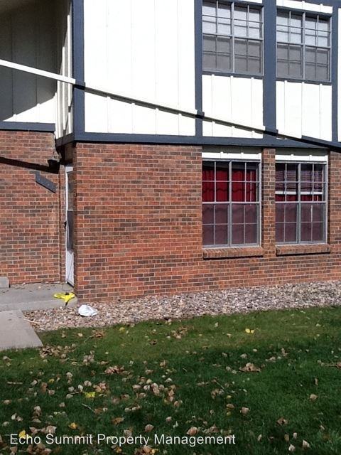 7037 S Webster St - Photo 3 of 6