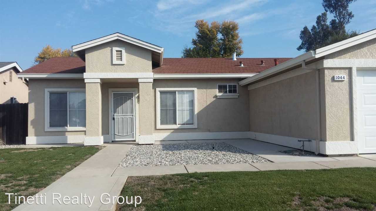 1044 Fairway Dr - Photo 2 of 22