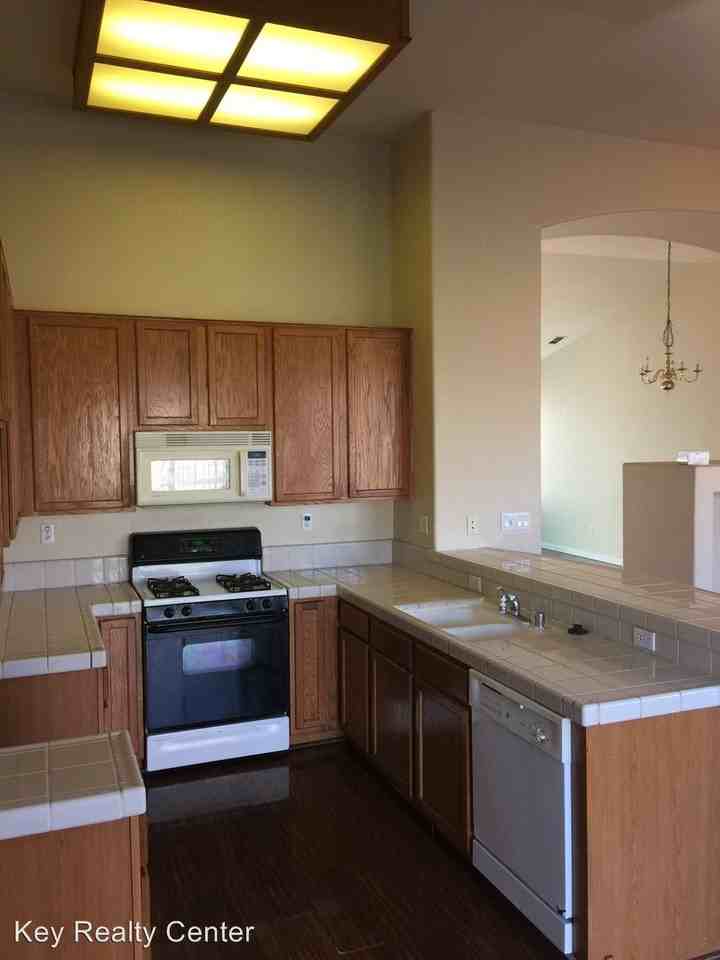 10005 Mosaic Way - Photo 3 of 10