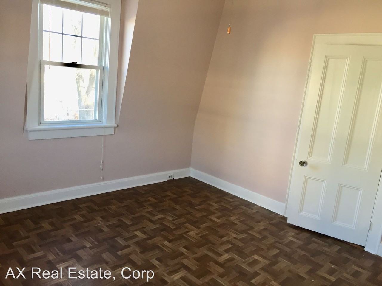 525 Smith St - Photo 3 of 16