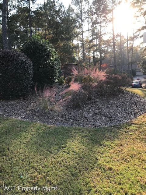 110 Glenmoor Dr - Photo 3 of 10