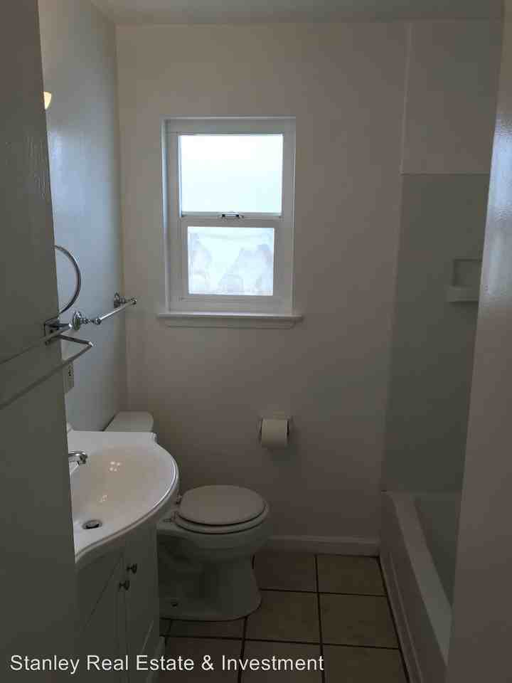 5637 Harold Way - Photo 3 of 10