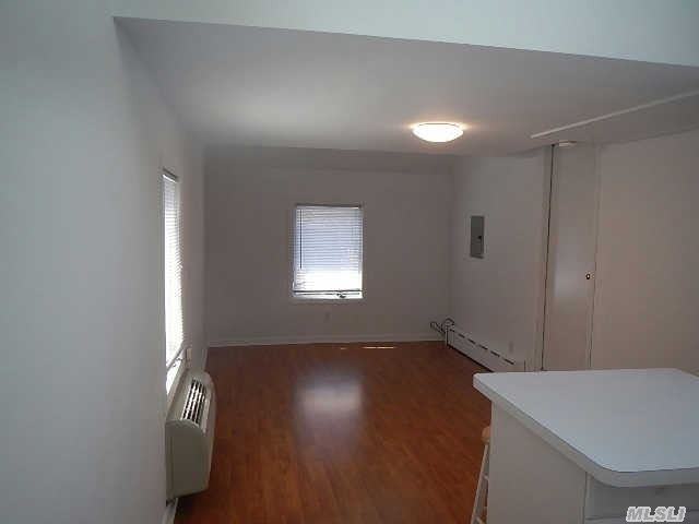 718 Glenridge Ln - Photo 2 of 9