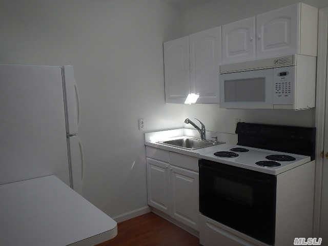 718 Glenridge Ln - Photo 3 of 9
