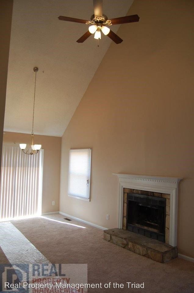 1502 Pear Tree Ln - Photo 3 of 17