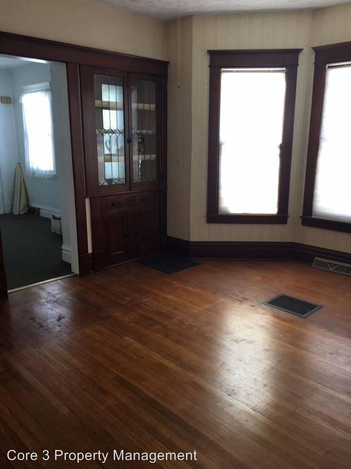 501 E Cole St - Photo 3 of 9